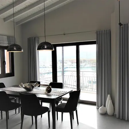 The Victoria-city * Lefkáda