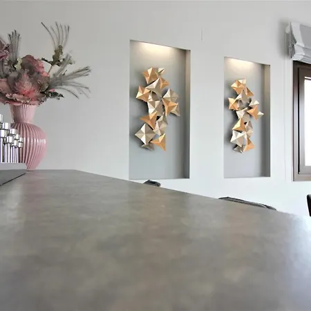 The Victoria-city Lefkáda