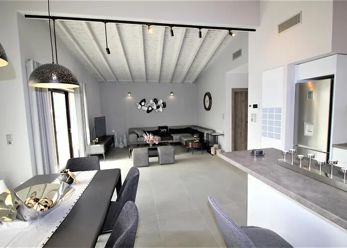 The Victoria-city * Lefkáda